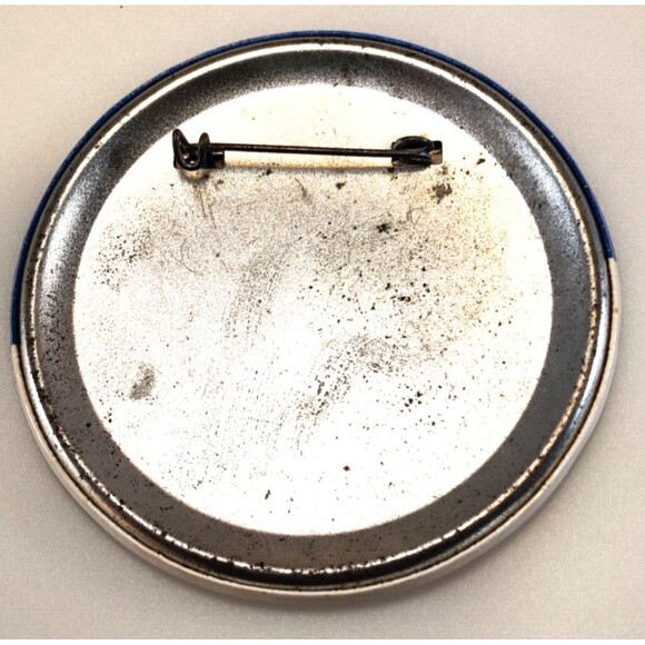 Button We "I.D" Under 26 Pin Vintage-Collectible Drinking Age - Picture 2 of 3